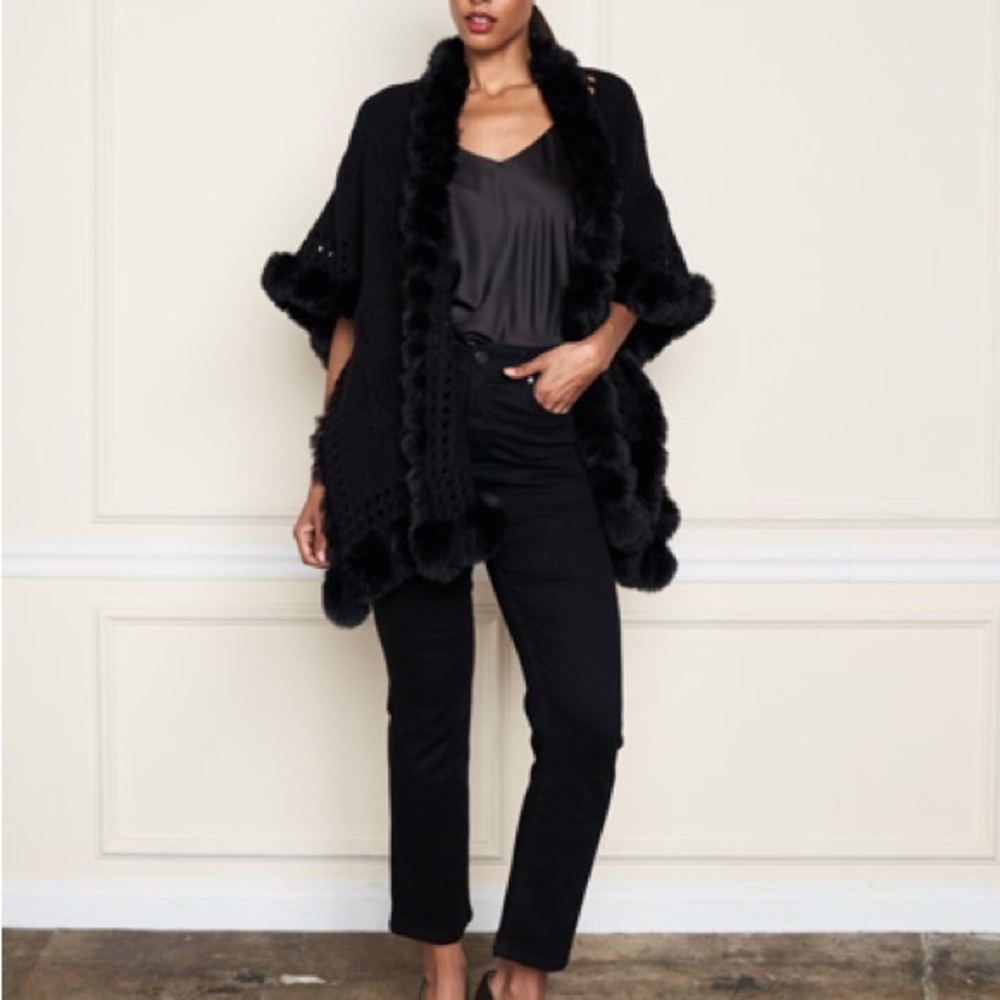 Elegant Black Cape with Fur Trim